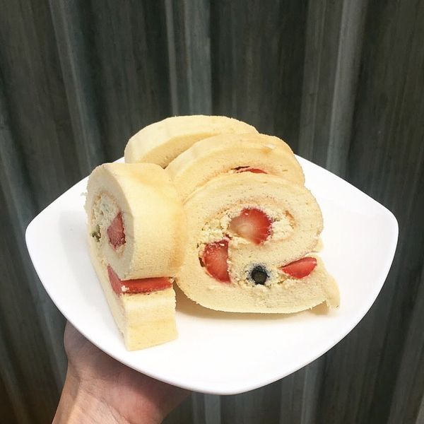 草莓鮮奶油蛋糕捲【烘焙展食譜募集】 : Vicky Lee一起做