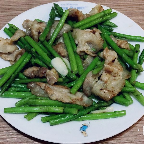 綠蘆筍炒豬肉片：Vicki Lin 一起做