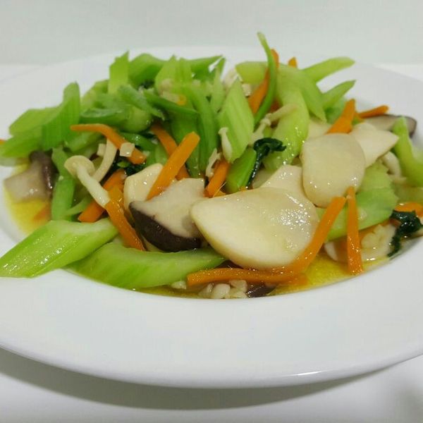 [西洋芹炒鮮菇]簡單好食清腸胃 : Tey Shu Teng一起做