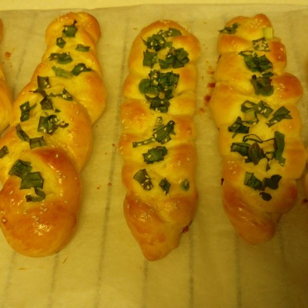 香蔥辮子麵包條❤!!!：fish 一起做