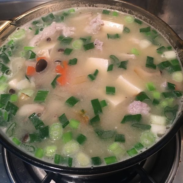 豬肉片鴻喜菇味噌湯 : Kiki Chien一起做