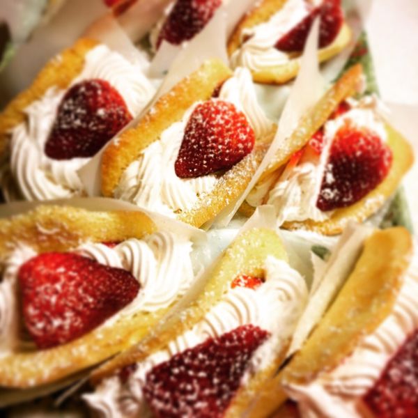 韓國流行排隊甜點。草莓蛋糕捲 : Dani Lai一起做