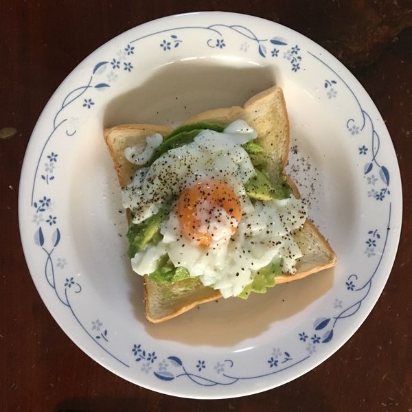 酪梨水波蛋吐司。水波蛋簡易作法：王婕 一起做