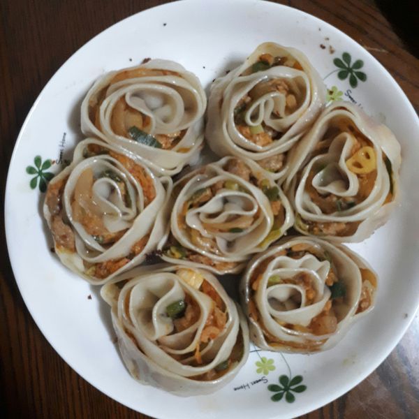 玫瑰煎餃~泡菜雞肉口味 : 諺諺媽Claire一起做