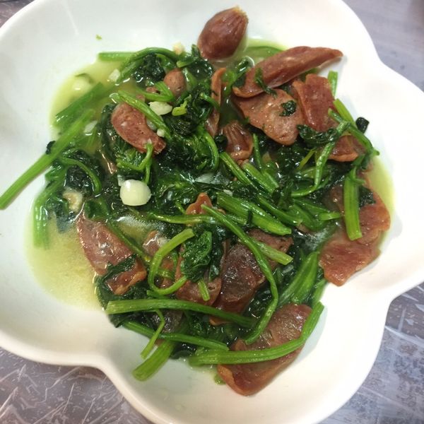 臘腸炒菠菜：✨Misa✨ 一起做