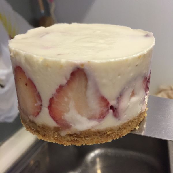 【免烤箱】特濃草莓生乳酪蛋糕：Pin Huang 一起做