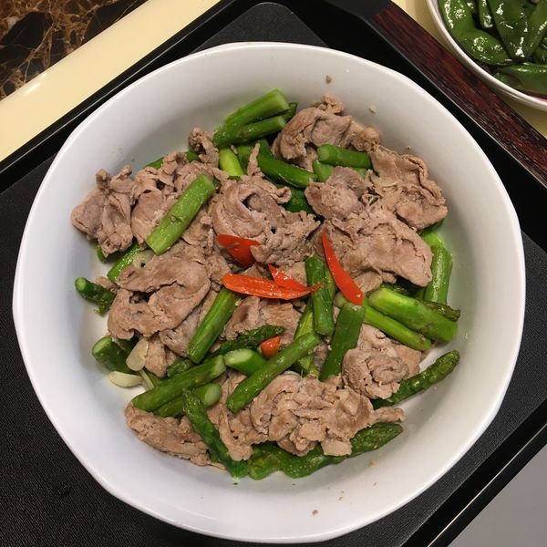 綠蘆筍炒豬肉片：想飛 一起做
