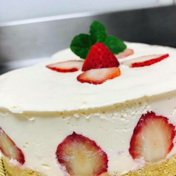【免烤箱】特濃草莓生乳酪蛋糕：🥄四寶媽咪愛料理🥄 一起做