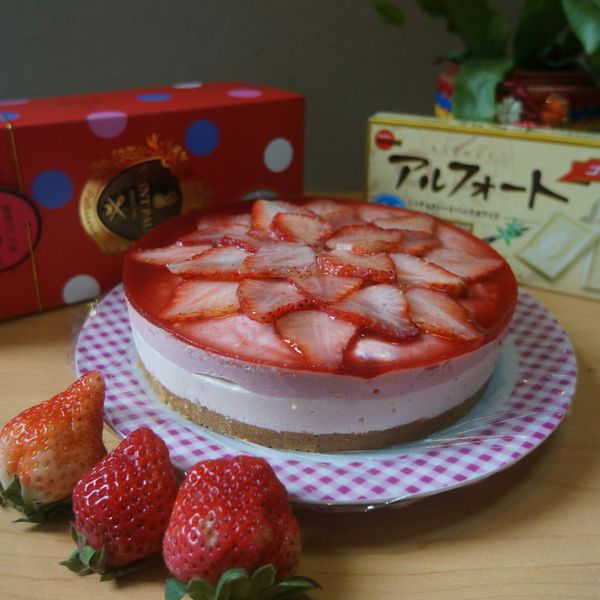 【免烤箱】櫻花草莓粉紅生乳酪蛋糕：田嫿婙 一起做