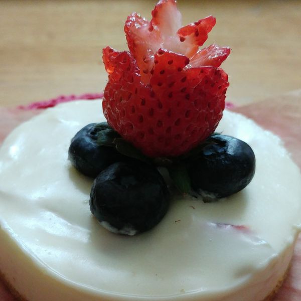 【免烤箱】特濃草莓生乳酪蛋糕：Sunny 一起做