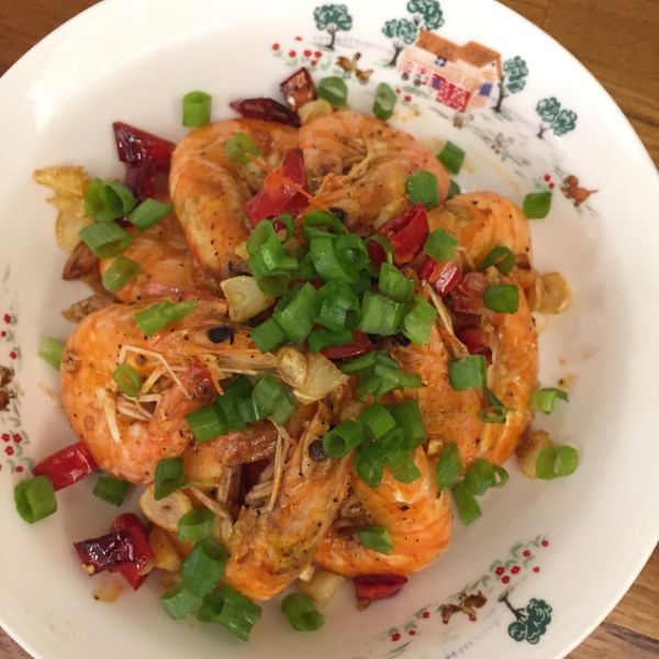 蒜辣啤酒蝦：愛吃6，於是開始研究料理😋 一起做