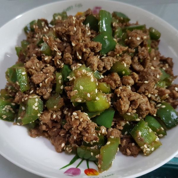 \\拌飯好開胃-沙茶青椒肉末//：莫默 一起做