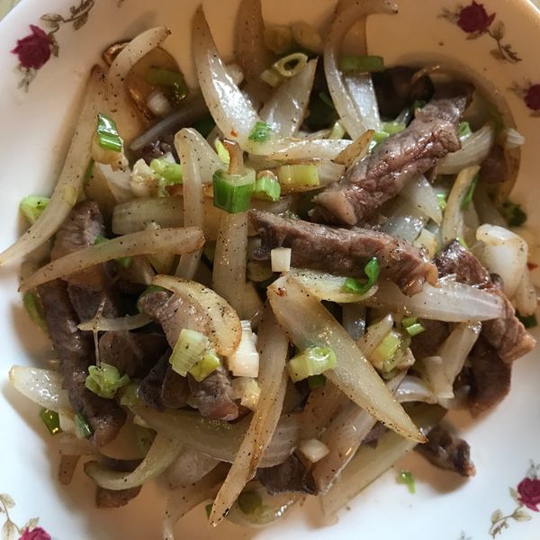 洋蔥炒牛肉：♡Chen Angel♡ 一起做