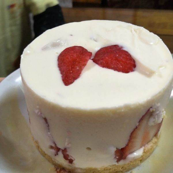 【免烤箱】特濃草莓生乳酪蛋糕：悠閒 一起做