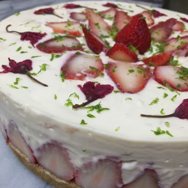 【免烤箱】特濃草莓生乳酪蛋糕：庭 一起做