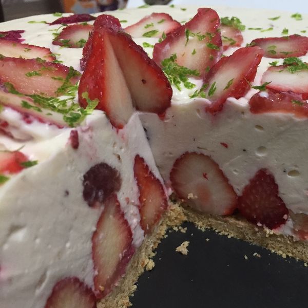 【免烤箱】特濃草莓生乳酪蛋糕：庭 一起做