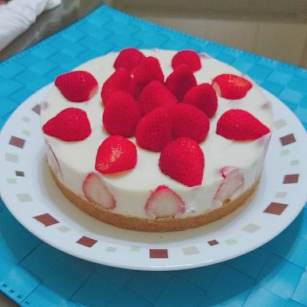 【免烤箱】特濃草莓生乳酪蛋糕：DG 一起做