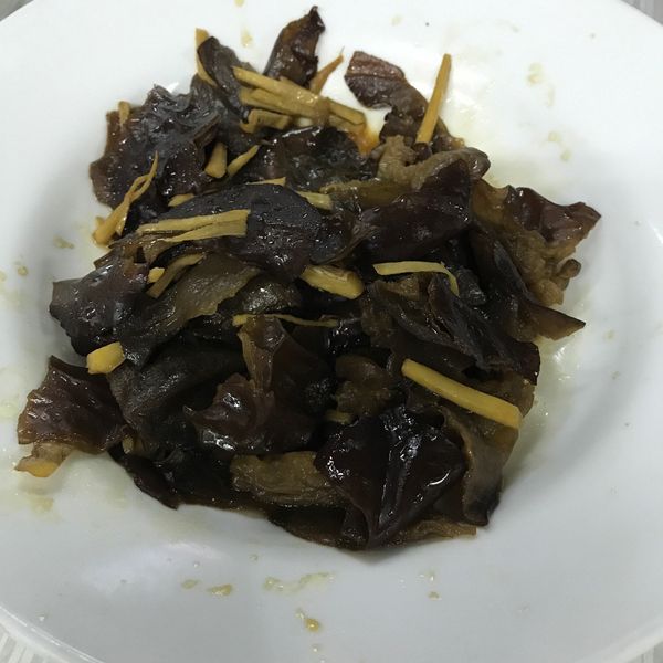 薑絲炒木耳：吳秋蓁 一起做