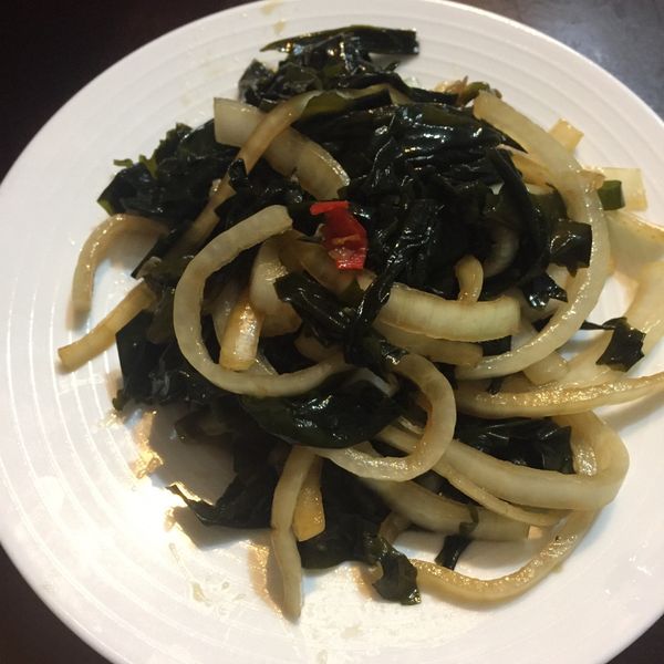 夏日涼拌小菜!香辣洋蔥海帶芽:Penny Yang 一起做