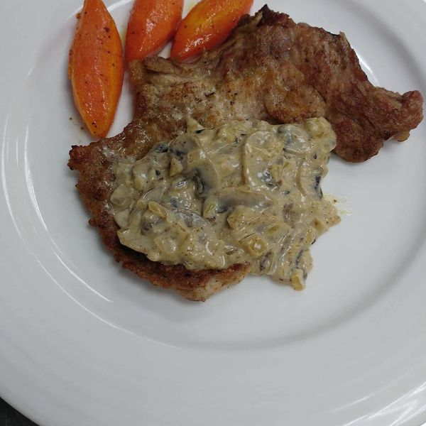 西餐丙級-洋菇煎豬排附橄欖形胡蘿蔔 : 丙347吳奕俊一起做