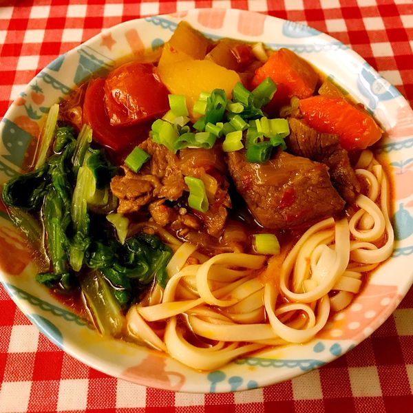 家常紅燒番茄牛肉麵 : bb（只有黑晶爐也能當大廚）一起做