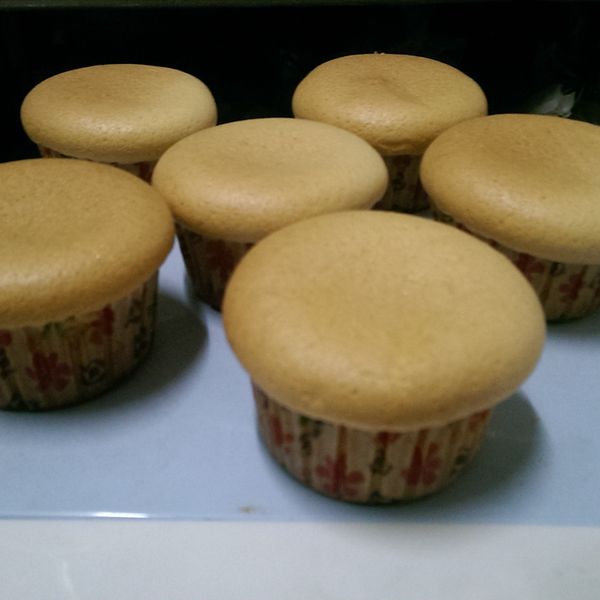 煉乳清水杯子蛋糕 : 小音一起做