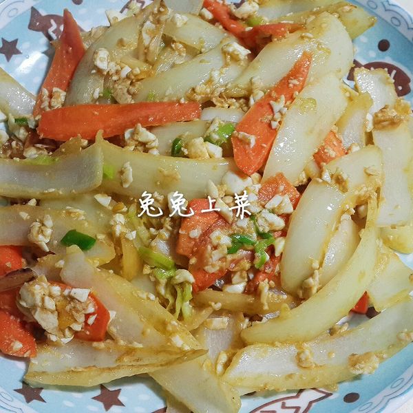 鹹蛋炒洋蔥 : 兔兔上菜一起做