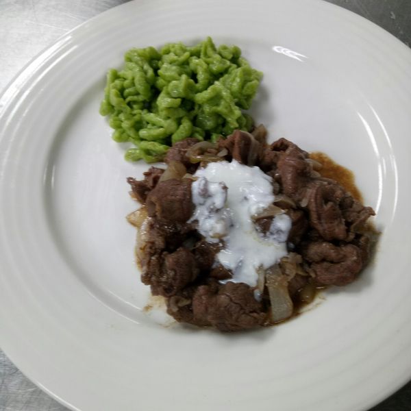 西餐丙級-羅宋炒牛肉附菠菜麵疙瘩 : 乙249林詠誠一起做