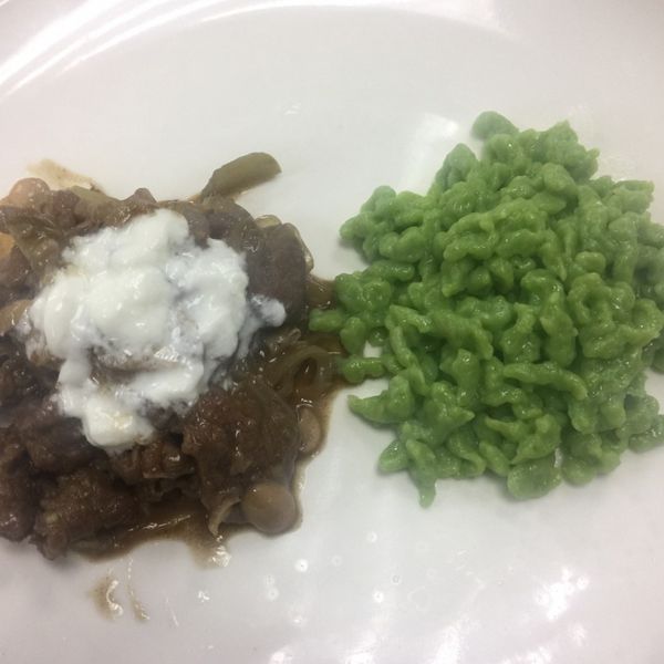 西餐丙級-羅宋炒牛肉附菠菜麵疙瘩 : 乙211白新佑一起做