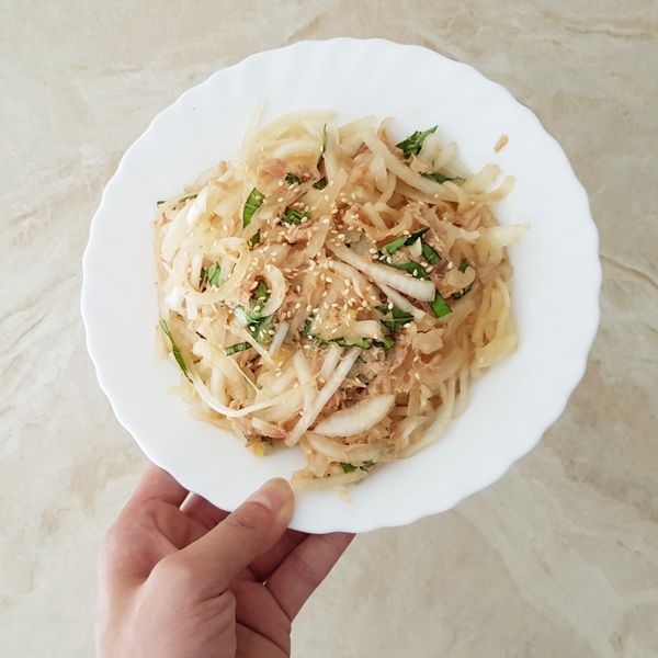 涼拌洋蔥鮪魚：Joan Wu 一起做