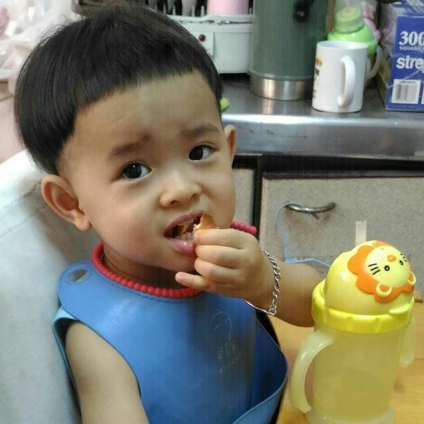 『寶寶食譜』無油手指餅乾(三種材料)：王心彤 一起做