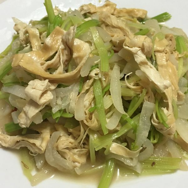 芹菜炒豆包：Peiwen Ducky Che 一起做