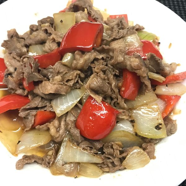 🍴蒜片黑椒炒牛肉 : 凱西一起做