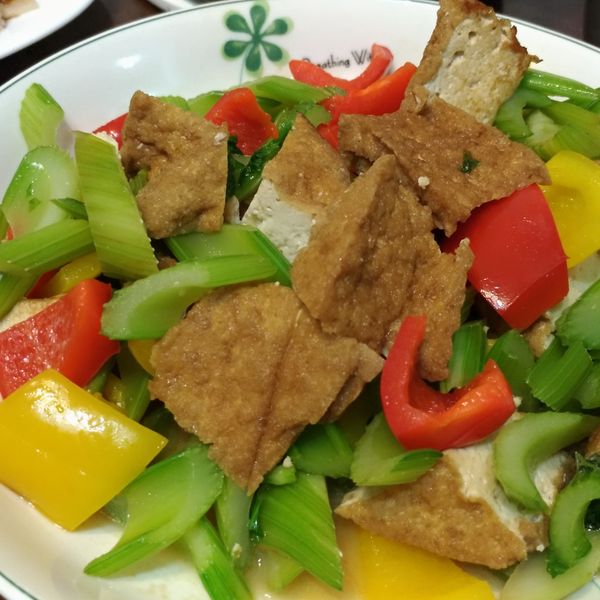 油豆腐炒西芹(5分鐘快速料理) : Clair一起做