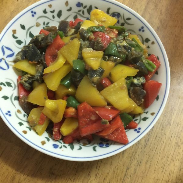 青椒炒皮蛋:Tzu-Hui Wang 一起做