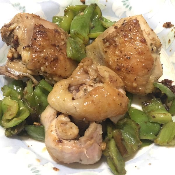 西班牙。香煎Paprika雞腿佐綠橄欖 : Peiwen Ducky Che一起做