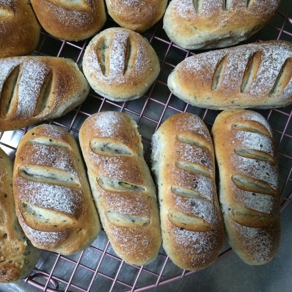 蜂蜜芝麻乳酪軟法麵包 : Vicky Liao一起做