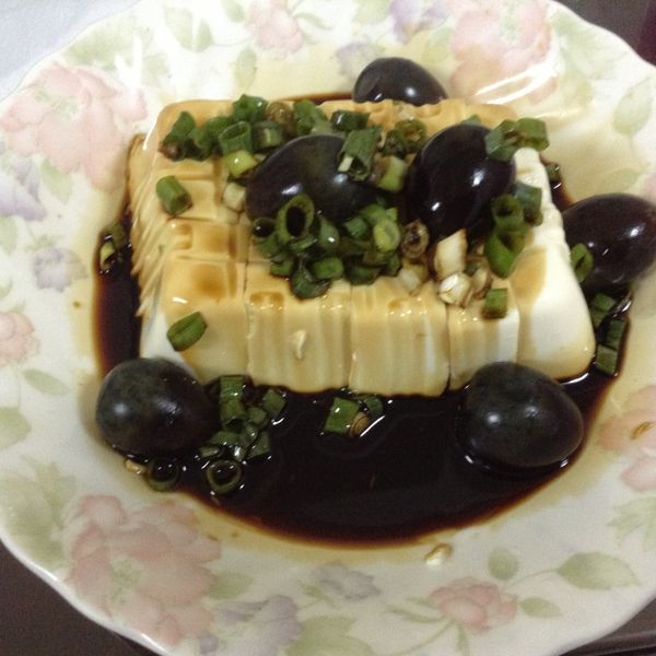 {皮蛋豆腐的秘密}~適合夏天的免開火小菜。：施怡萱 一起做