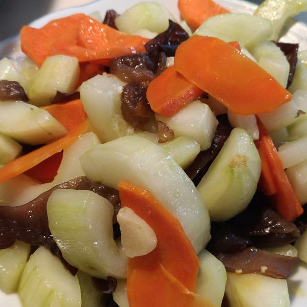 黑木耳炒大黃瓜：Lanayun 一起做