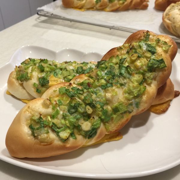 蔥花麵包-很多蔥的蒼阿胖：Pigleg Huang 一起做