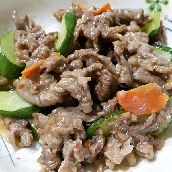 醬燒牛肉片炒黃瓜丁：喵喵 一起做