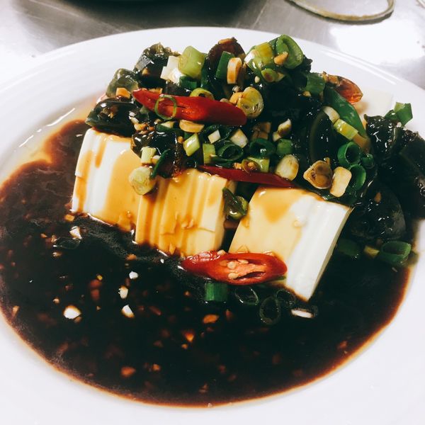 蒜香皮蛋豆腐：乙258蔡禾銘 一起做