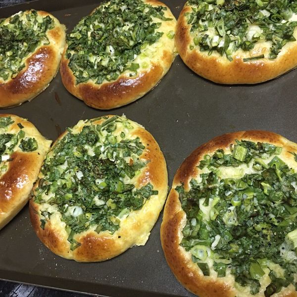 台式青蔥麵包。蔥阿胖
家常烘焙。早餐：劉玉筠 一起做