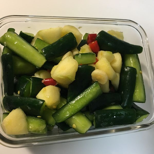 即食清爽微辣醃小黃瓜佐蘋果（歐森料理） : 宇宙一起做