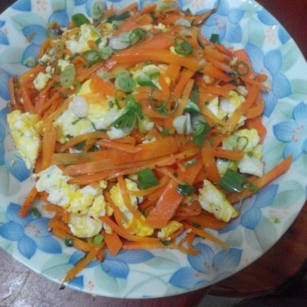 胡蘿蔔炒蛋~家常菜料理 : 乙262王耀遠一起做