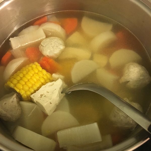 ㄚ曼達的廚房~蘿蔔玉米湯：Sarah Wang 一起做