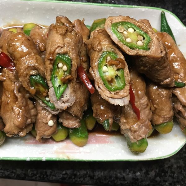 秋葵豬肉捲~意外地絕配 : 張鞦韆一起做