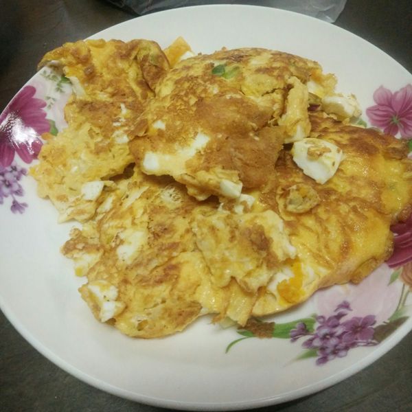 餐桌上的人妻料理*香煎蔥花鹹鴨雞蛋。 : 吳鳳吟一起做