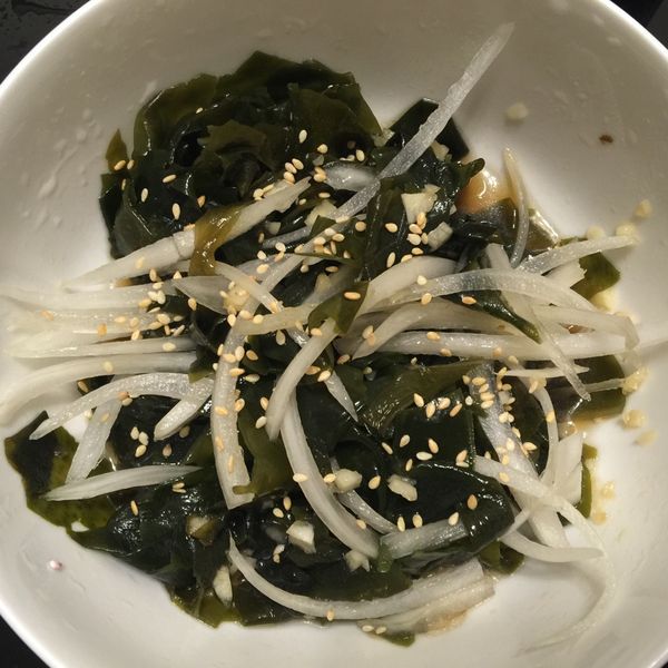 夏日涼拌小菜!香辣洋蔥海帶芽:Chloe Lee 一起做