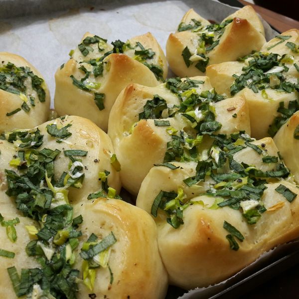 ying一起做了蔥花麵包